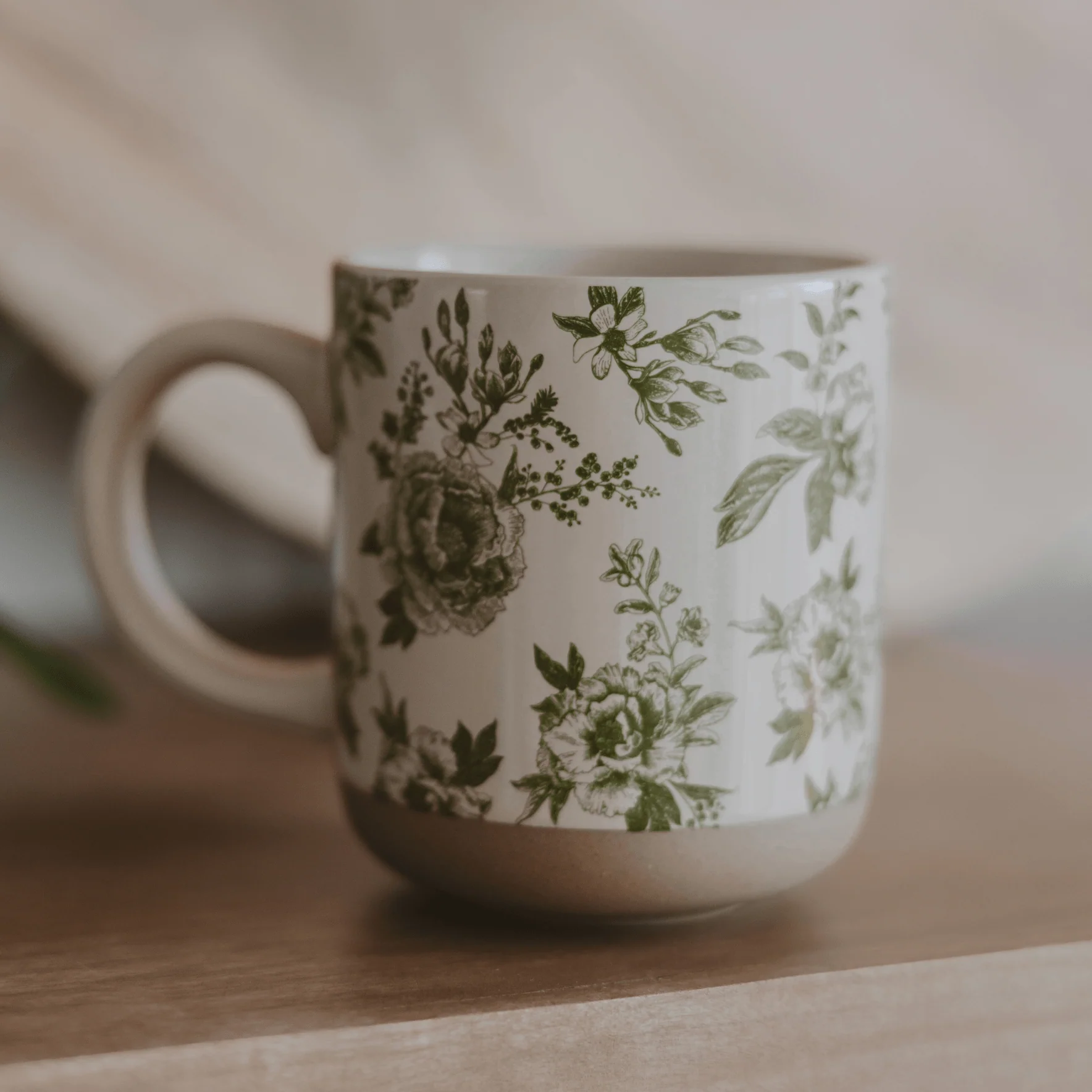 Green Delft 14oz Stoneware Coffee Mug - Image 3