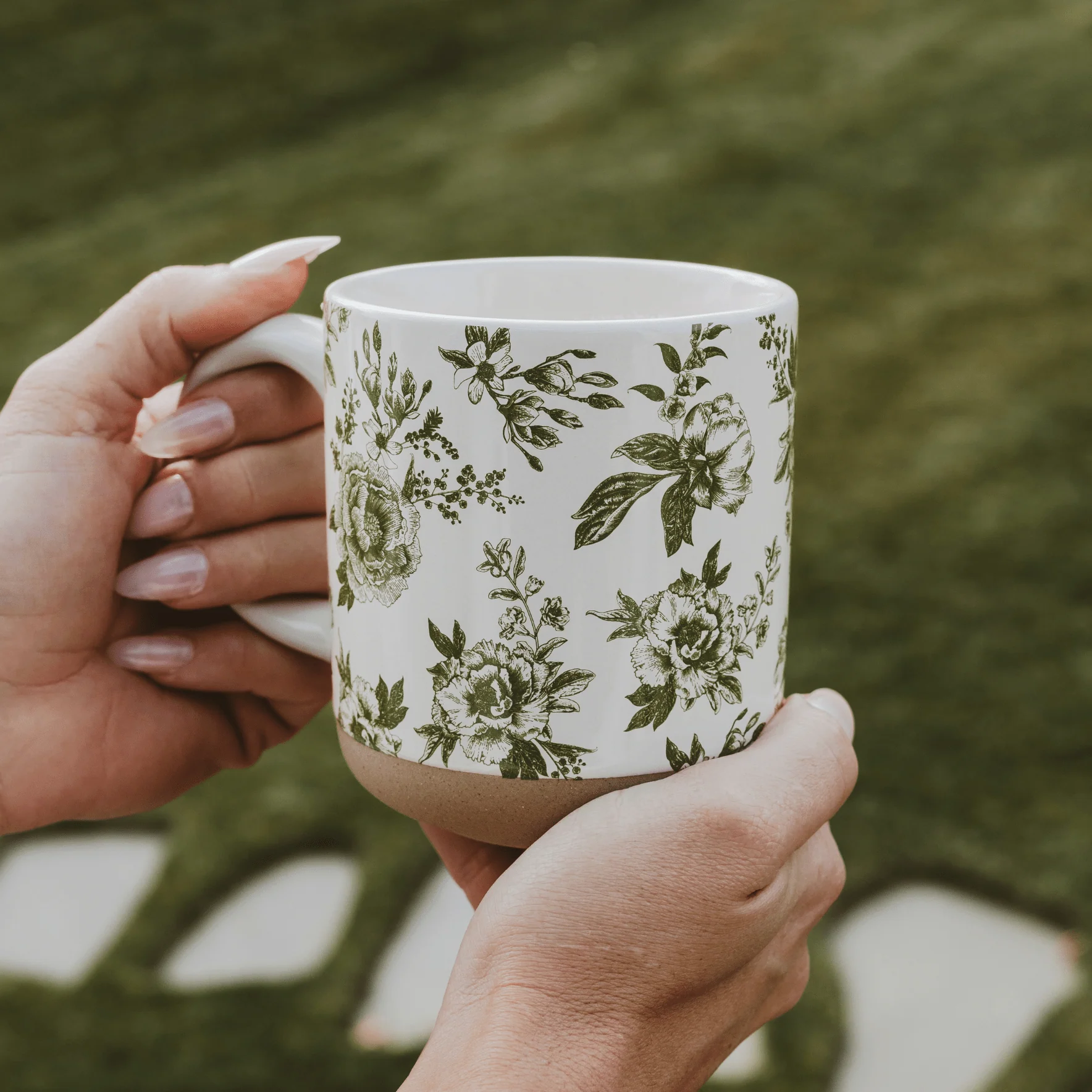 Green Delft 14oz Stoneware Coffee Mug - Image 7